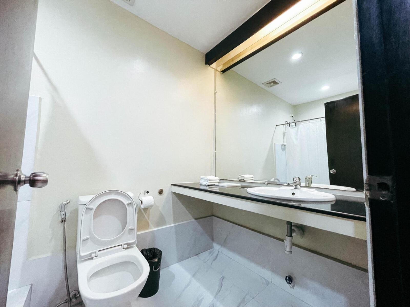Siayan Travellers Inn